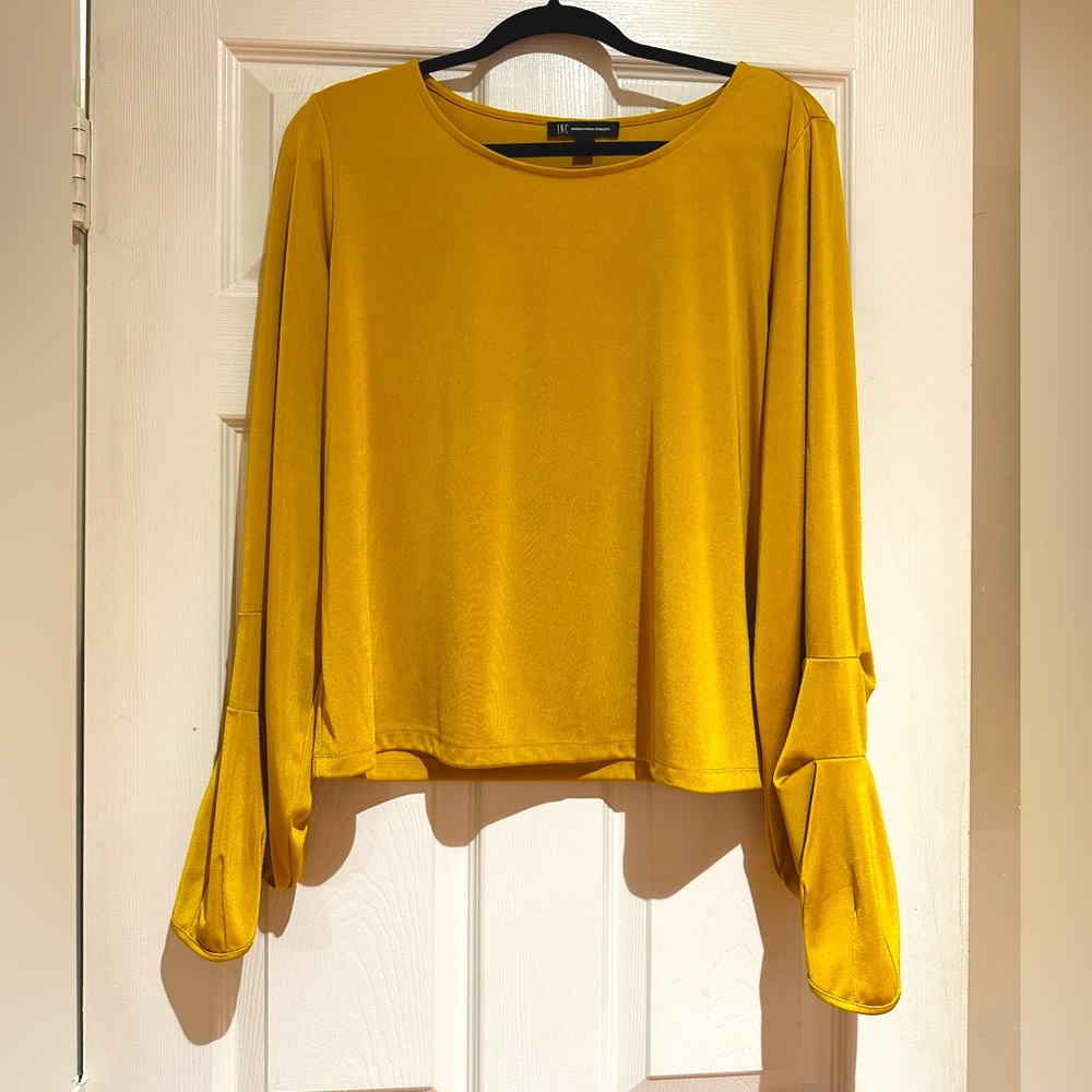 New gold International Concepts top, size L. Perfect for the holidays